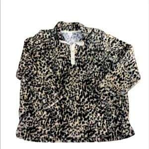 New Directions women’s animal print fuzzy pull over with snap buttons Size XXL